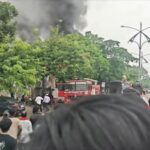 बाराबंकी: जय दुर्गा मोटर पार्ट्स में शॉर्ट सर्किट से भीषण आग, पास के स्कूल में मची भारी दहशत